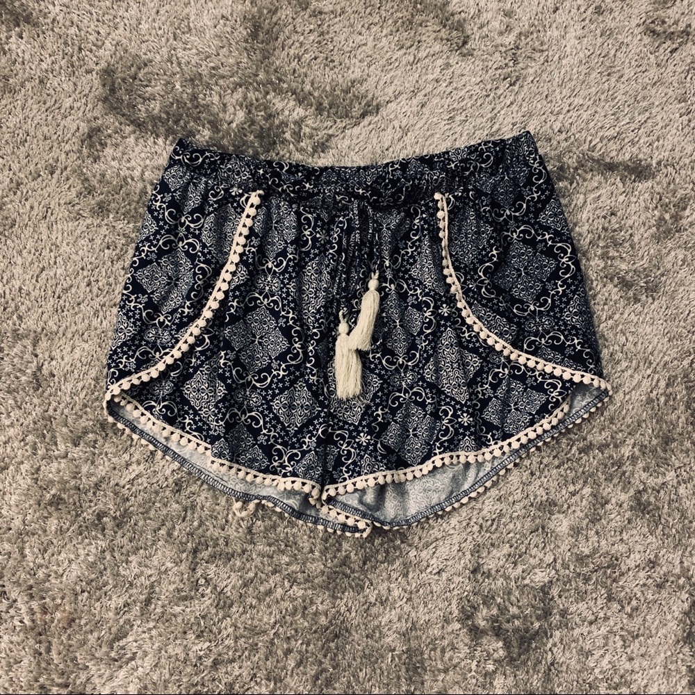 HOT KISS shorts